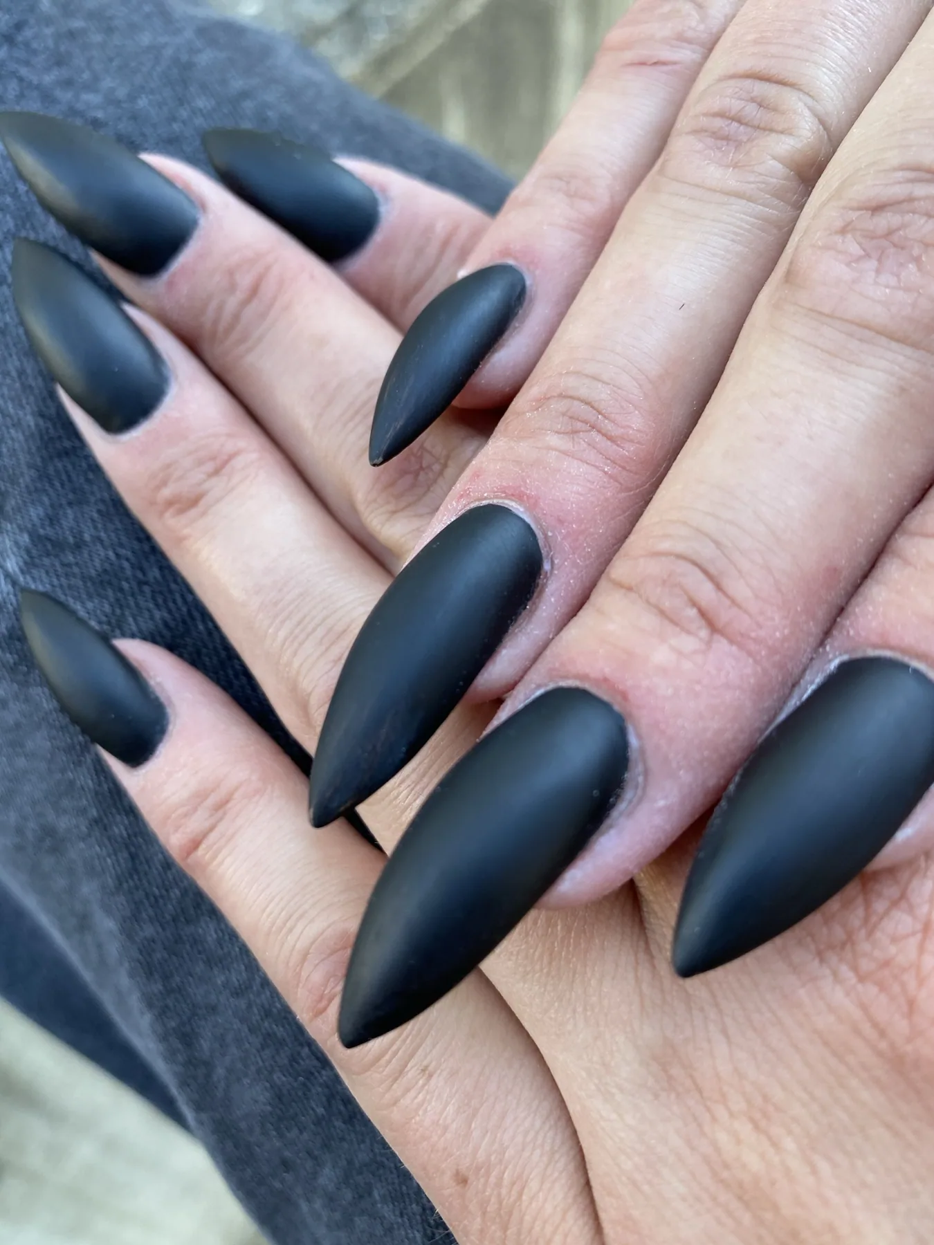 Schwarze Nägel