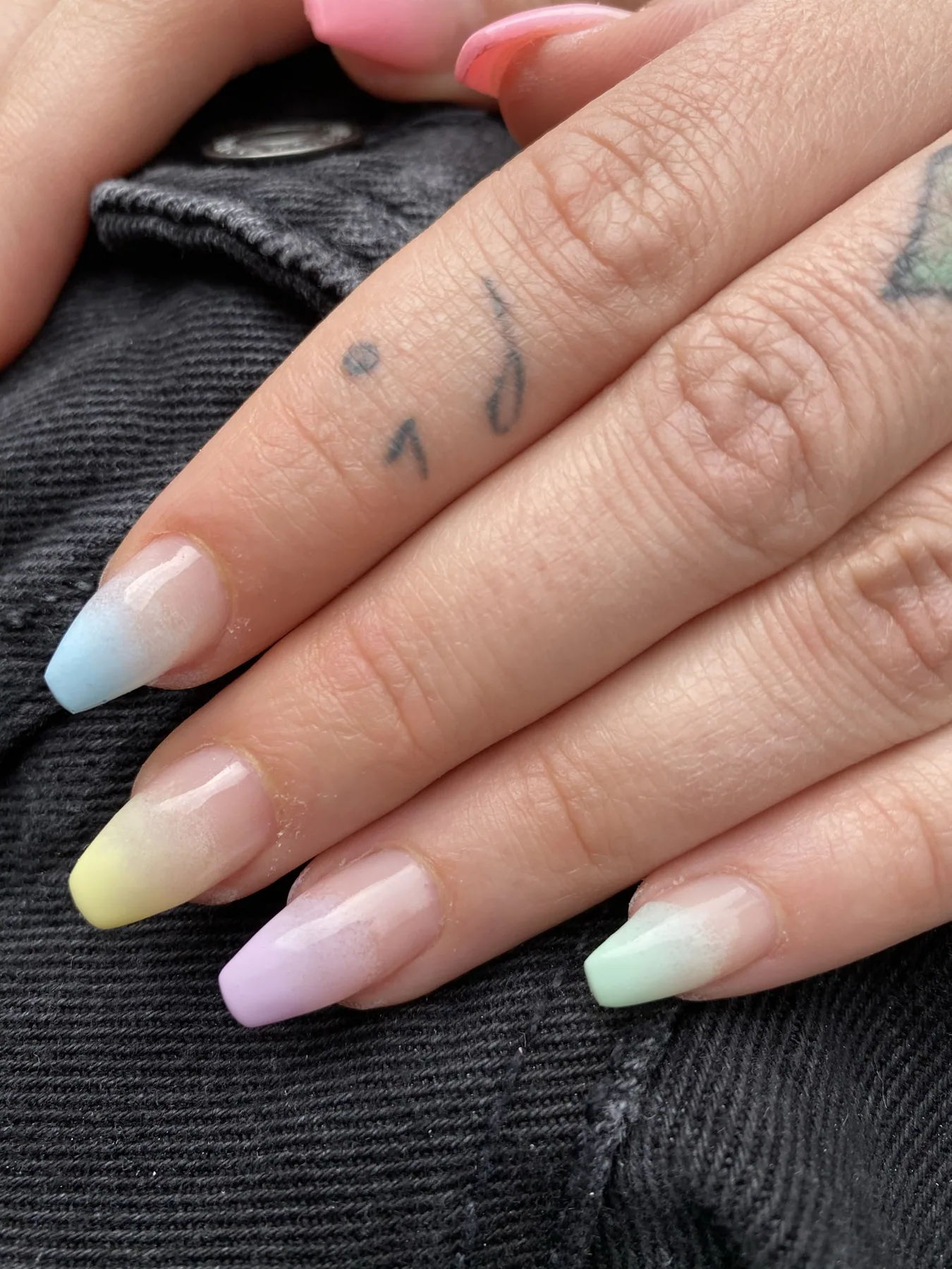 Nägel mit Ombré-Verlauf